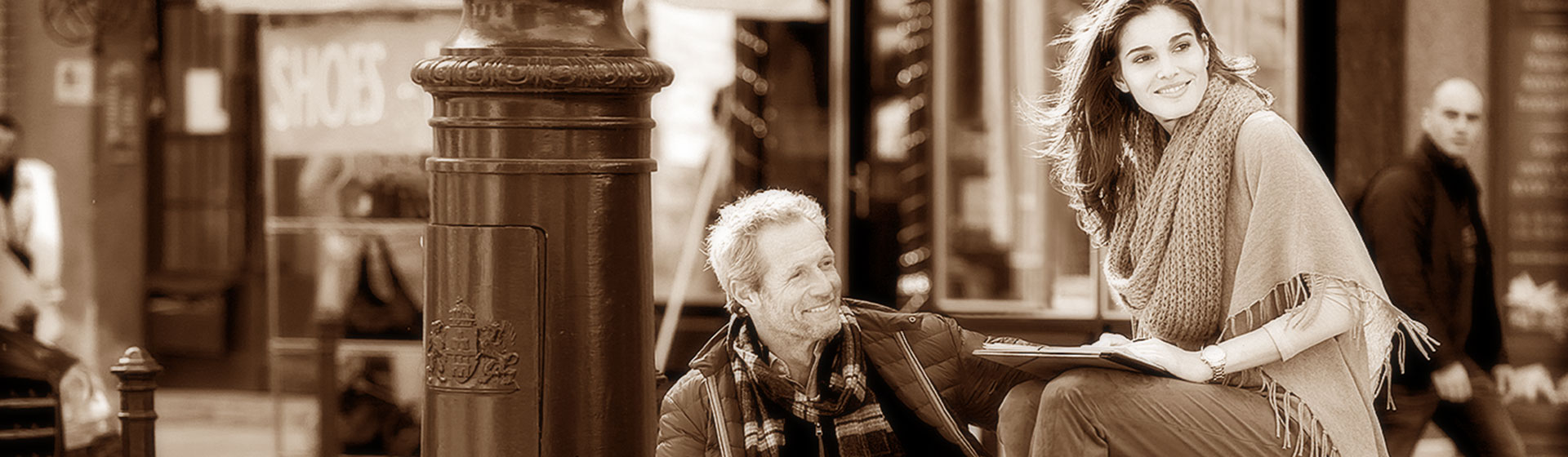 Muška i ženska odeća - haljine, majice, košulje, pantalone, blejzeri, suknje, jakne, tunike, odela.